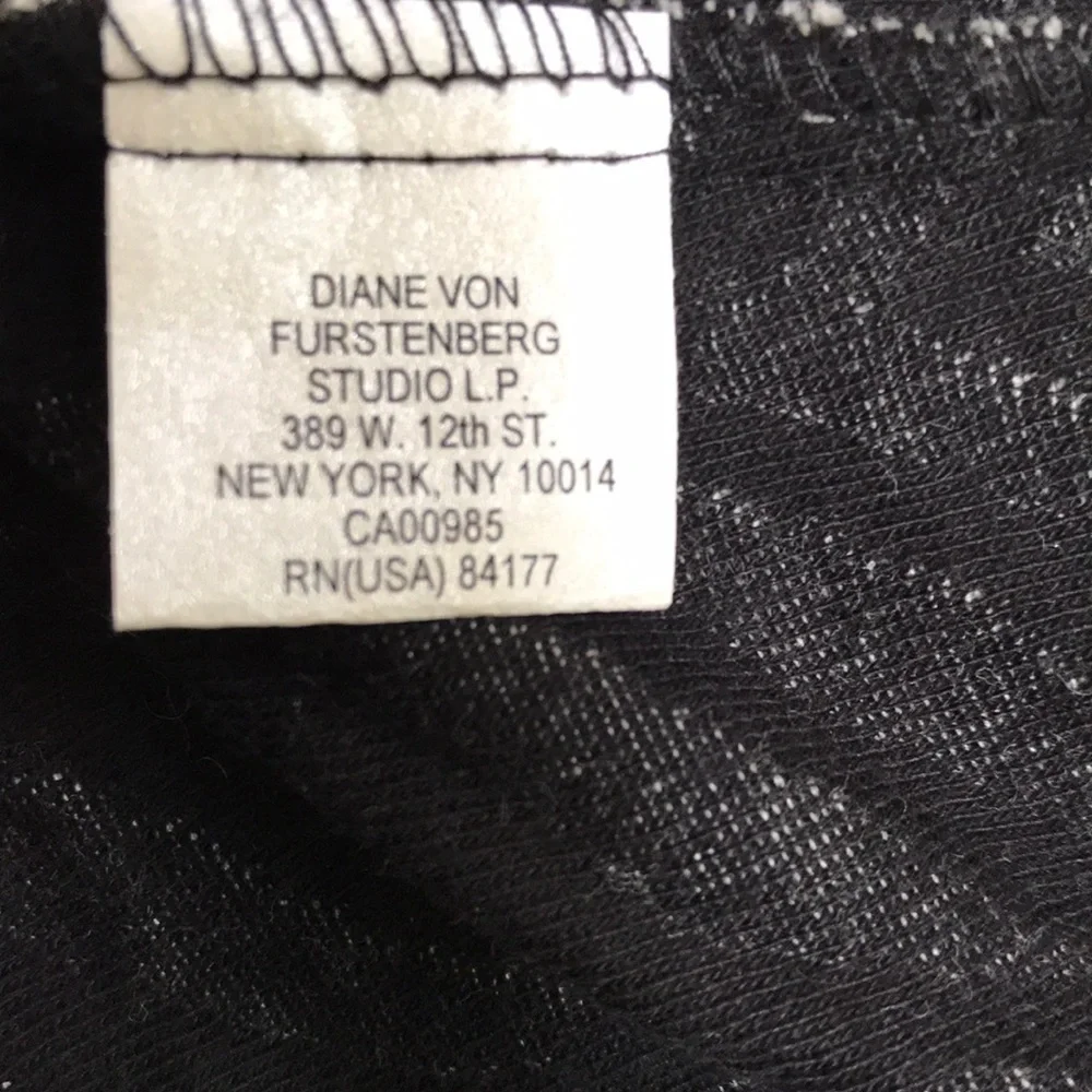 DVF size 2, black combo blazer with pockets